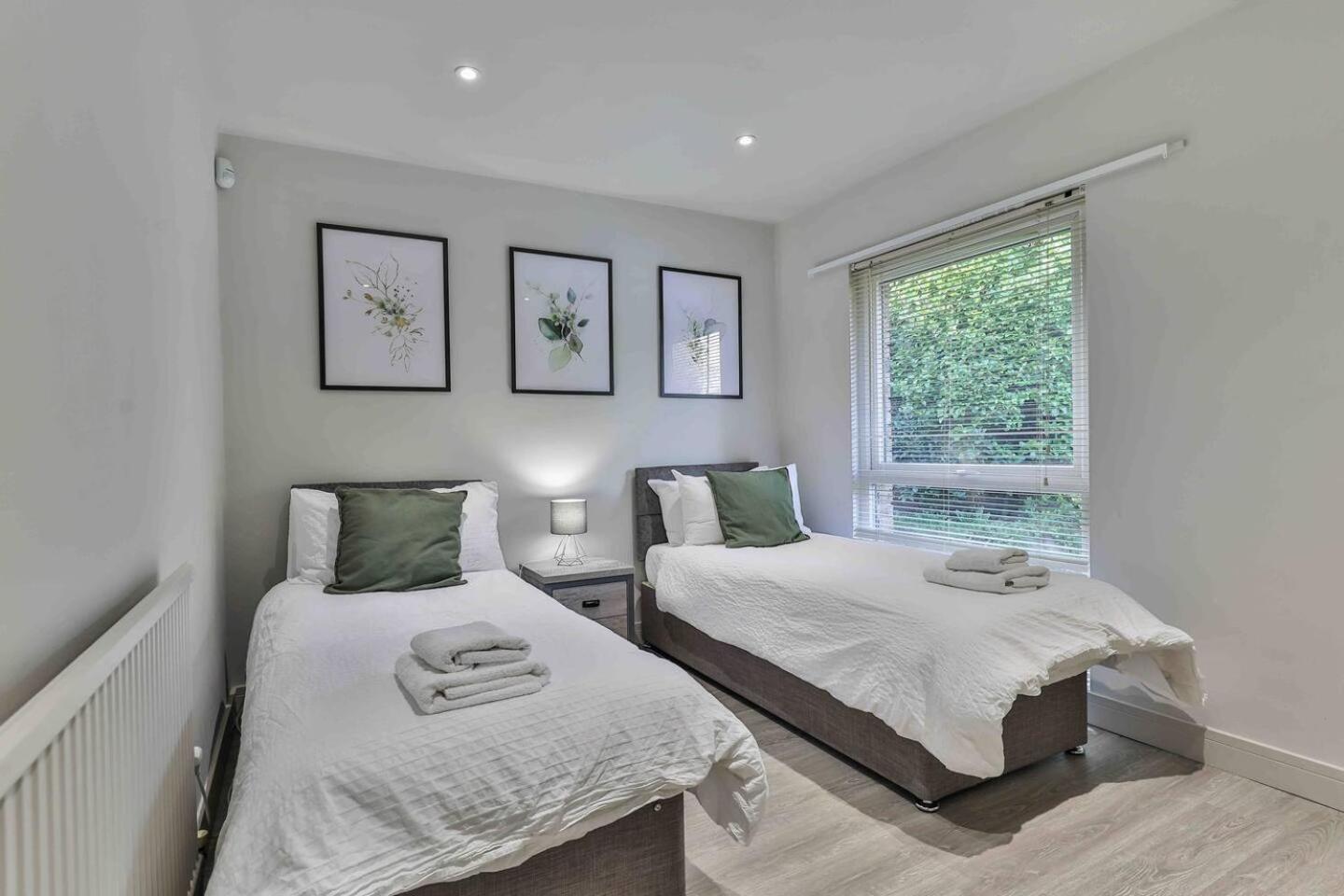 3 Bedroom Bungalow Close To Peak District With Garden Sheffield Exteriör bild
