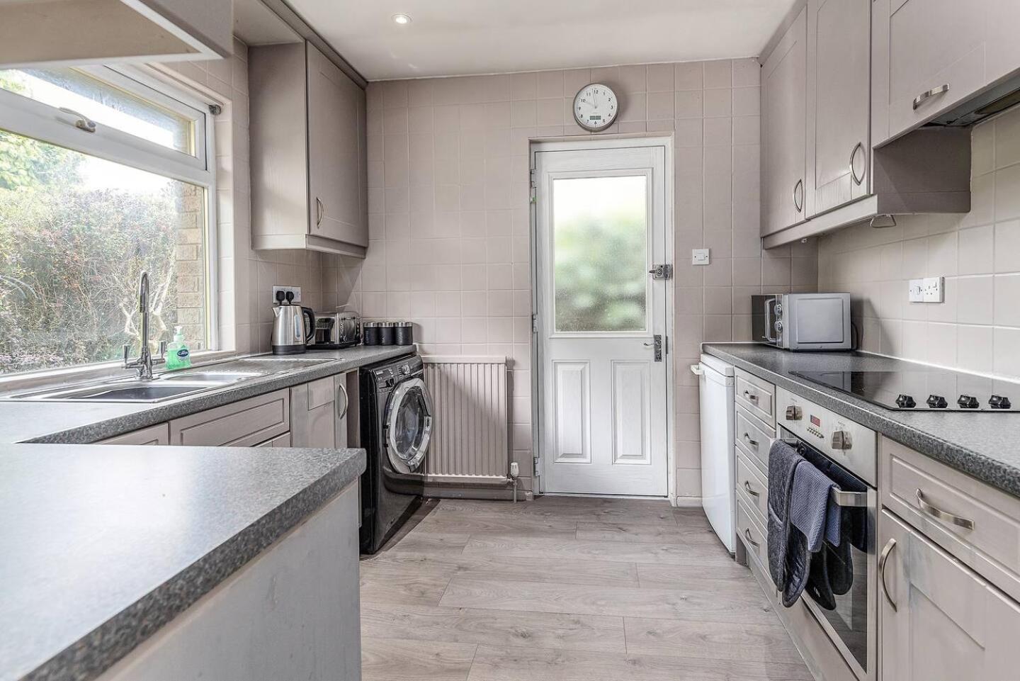 3 Bedroom Bungalow Close To Peak District With Garden Sheffield Exteriör bild
